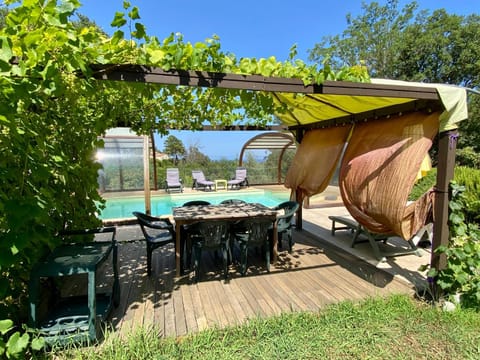 Dining area, Swimming pool