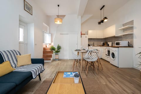 Kitchen or kitchenette, Dining area, minibar, pet friendly, stove