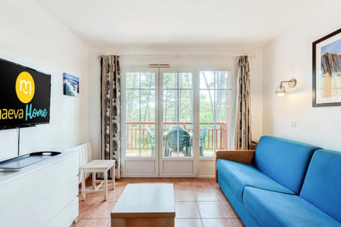 Bed, Living room, kitchen
