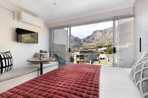 Bed, Seating area, Bedroom, Mountain view, air conditioner
