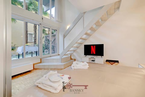 Bed, TV and multimedia, Living room, Bedroom, Garden view, towels