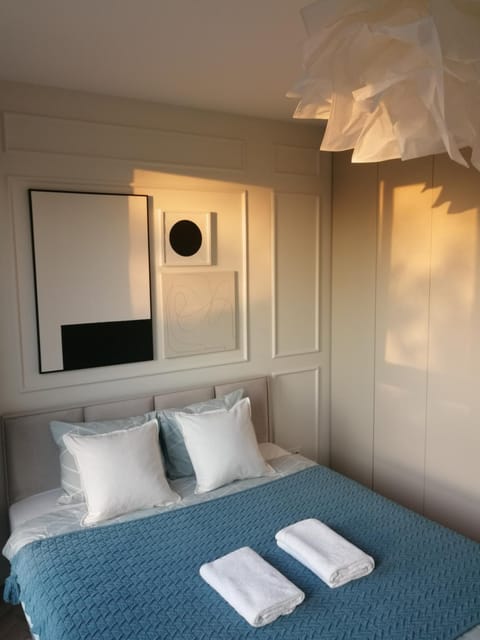 Bed, Photo of the whole room, Bedroom, towels, wardrobe