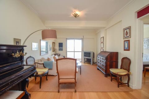 TV and multimedia, Living room, Photo of the whole room, Seating area