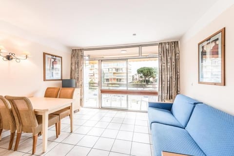 Bed, Living room, kitchen