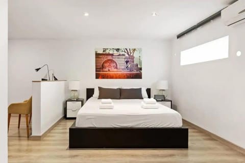 The Collection Barcelona - Huge duplex with private garden next to Las Ramblas Apartment in Barcelona