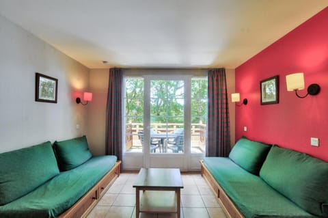 Bed, Living room, furniture