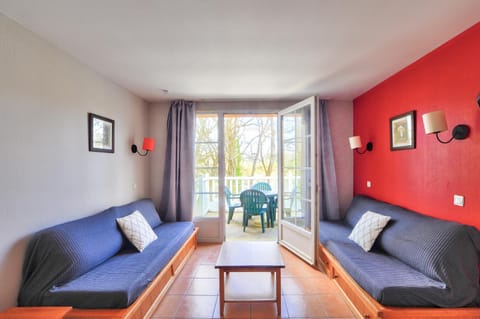 Bed, Living room, kitchen