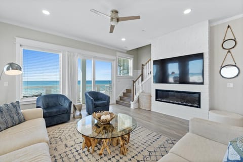 TV and multimedia, View (from property/room), Balcony/Terrace, Living room, Decorative detail, Seating area, Sea view, fireplace, flat iron