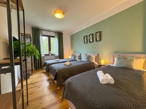 Bed, Photo of the whole room, towels