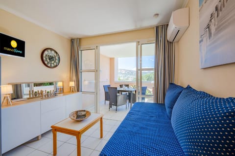 Bed, Bedroom, kitchen