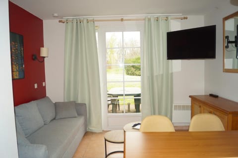 Bed, Living room
