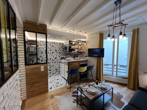 Kitchen or kitchenette, Seating area