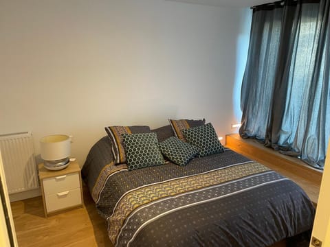 Suite parentale avec salle de bains et toilettes privées Vacation rental in Auvergne-Rhône-Alpes