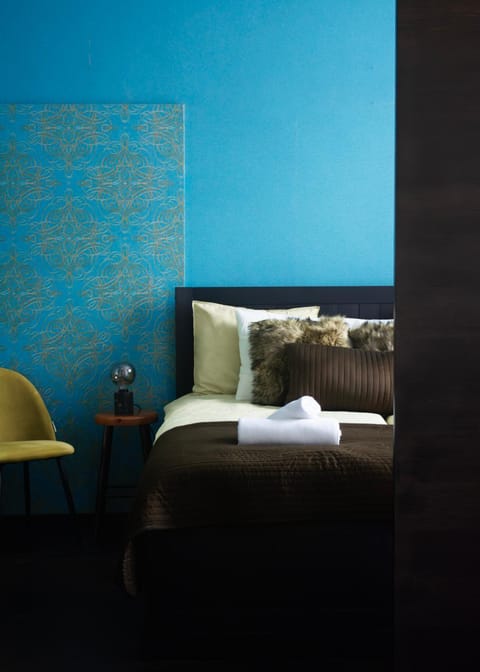 Bed, Decorative detail, Bedroom, towels