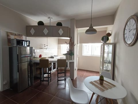 Kitchen or kitchenette, Living room, Lounge or bar, Seating area, Dining area, minibar, oven, pet friendly