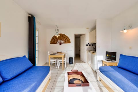 Bed, fireplace