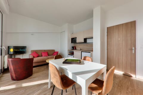 Bed, kitchen
