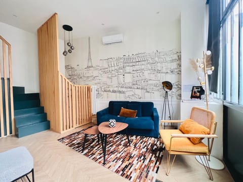 Living room, Seating area