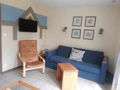Bed, Living room, furniture
