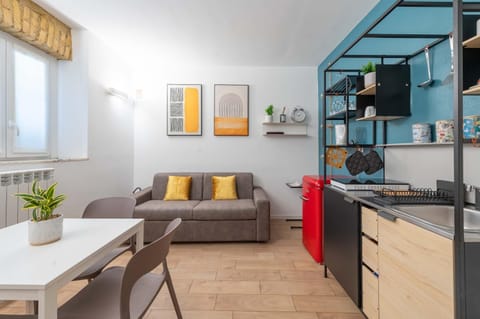 Kitchen or kitchenette, Living room, Seating area