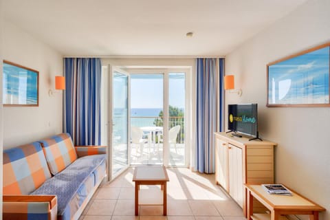 Bed, furniture, kitchen