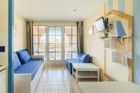 Bed, Bathroom