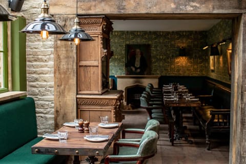 Restaurant/places to eat, Seating area