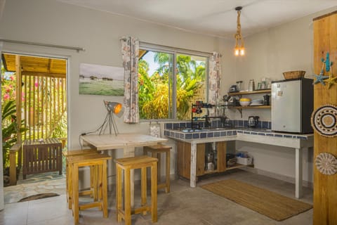 Kitchen or kitchenette, Seating area, kitchen