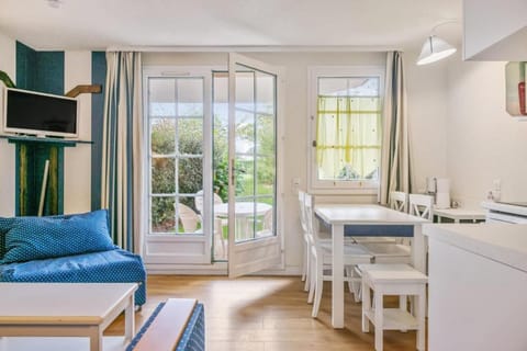 Bed, kitchen