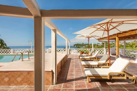 Patio, Restaurant/places to eat, Natural landscape, Balcony/Terrace, Lounge or bar, Pool view, Sea view