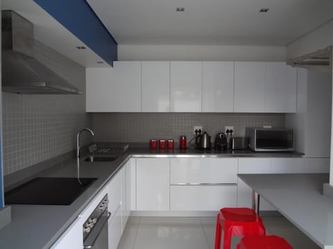 Designer Studio Camps Bay Apartment in Camps Bay