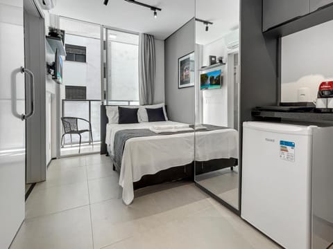 Bed, Photo of the whole room, Bedroom, oven