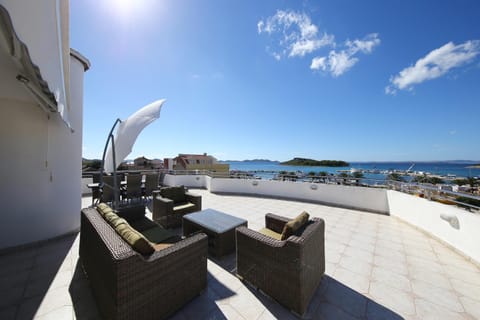 Patio, Balcony/Terrace, Banquet/Function facilities