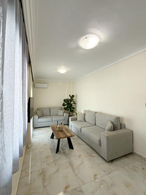 TV and multimedia, Living room, Seating area, internet, air conditioner