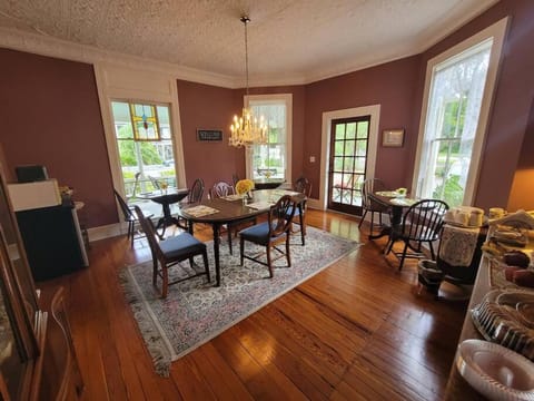 Inspiration Room at Camellia Rose Inn Downtown Bed and Breakfast in Gainesville