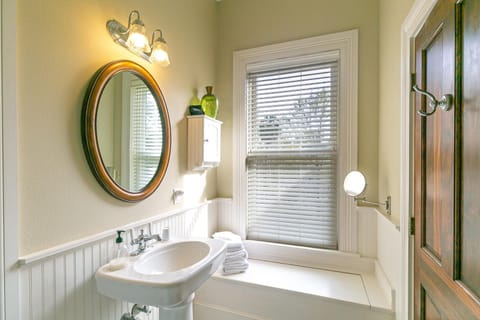 Stardust Room at The Camellia Rose Inn Downtown Bed and Breakfast in Gainesville