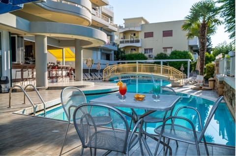 Swimming pool, Swimming pool