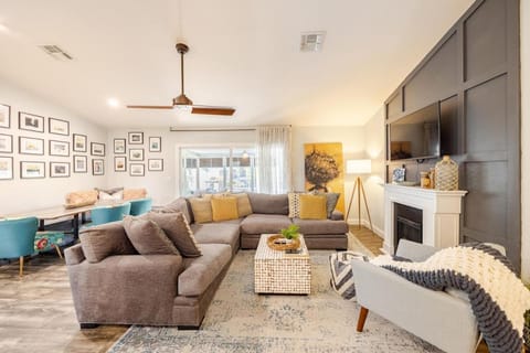 TV and multimedia, Living room, Seating area
