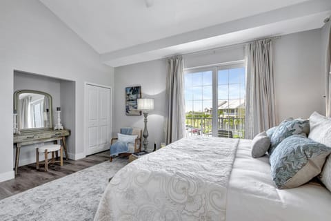 Renovated Spacious Townhome w Pool & Gym in Little Harbor Resort & Marina House in Ruskin