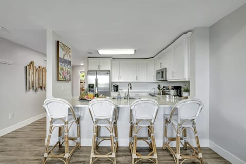 Renovated Spacious Townhome w Pool & Gym in Little Harbor Resort & Marina House in Ruskin