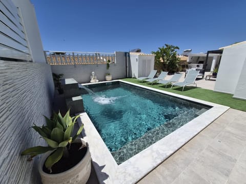 Day, Pool view, Swimming pool, sunbed
