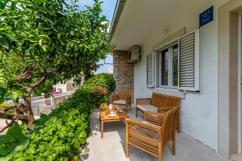 Patio, Facade/entrance, Balcony/Terrace