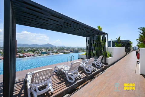 Swimming pool, sunbed