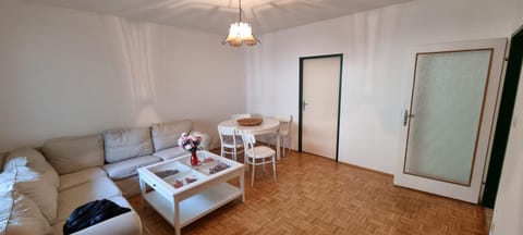 Communal lounge/ TV room, Living room, Seating area