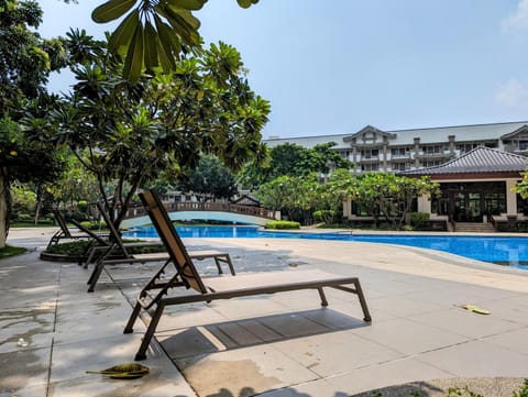 Swimming pool