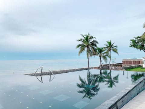 Beach, Swimming pool