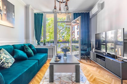 Communal lounge/ TV room, Balcony/Terrace, Living room