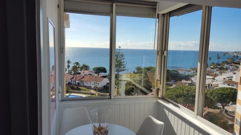Photo of the whole room, Sea view