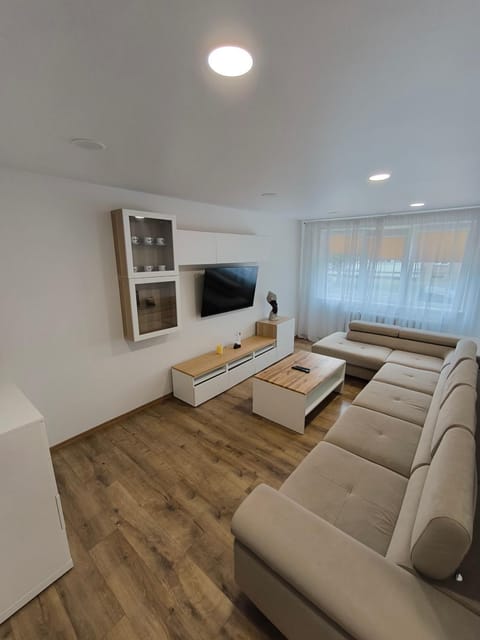 Communal lounge/ TV room, TV and multimedia, Living room, Seating area