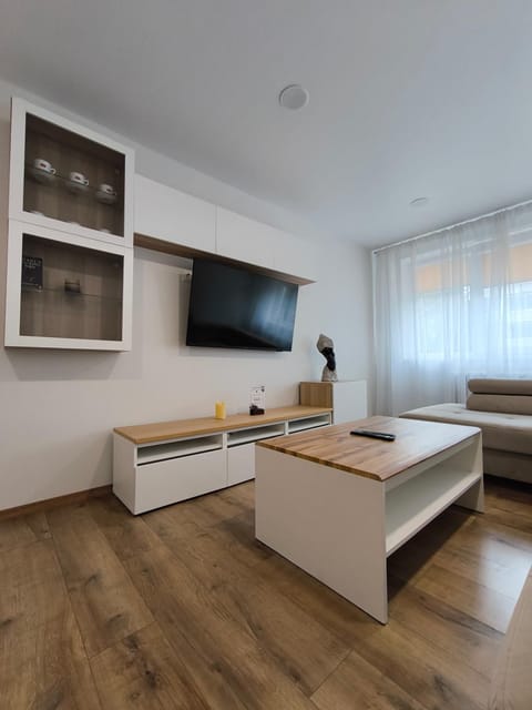 Communal lounge/ TV room, Bed, TV and multimedia, Photo of the whole room